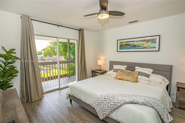 Building Photo - 9341 Green Meadows Way