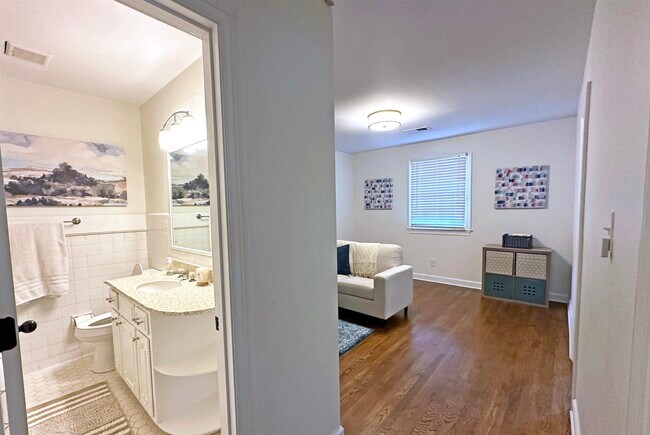 Building Photo - 3815 Montclair Dr