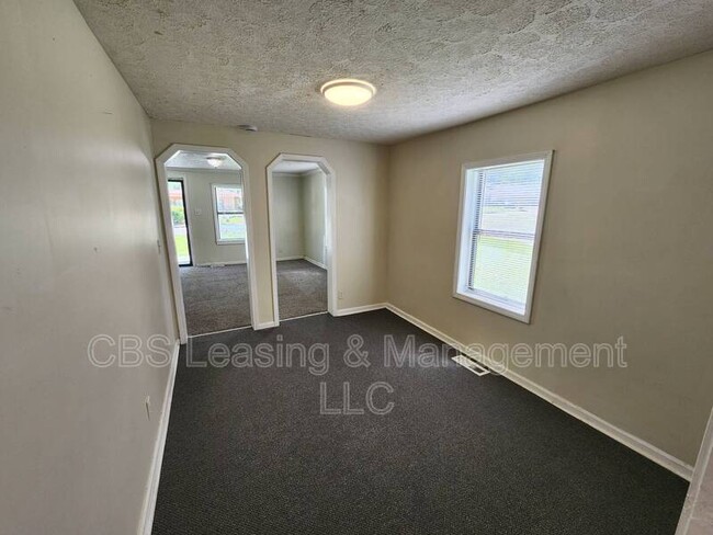 Building Photo - 803 27th Ave
