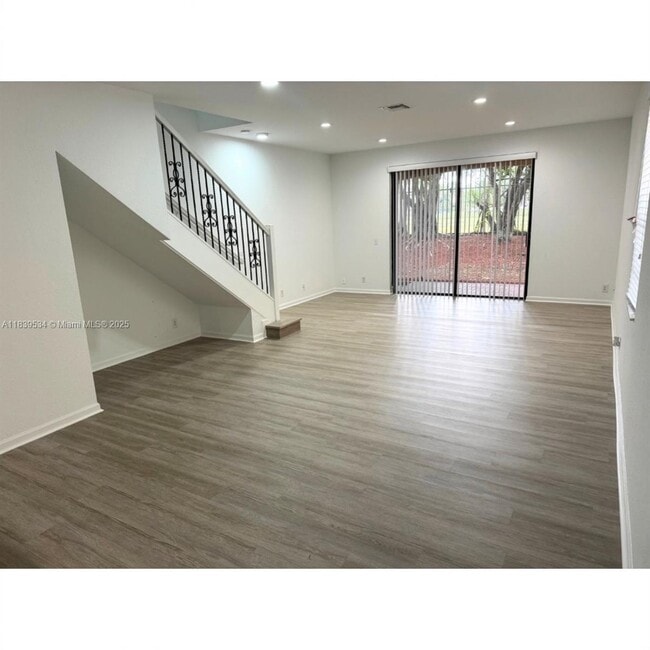 Building Photo - 3809 Tree Top Dr