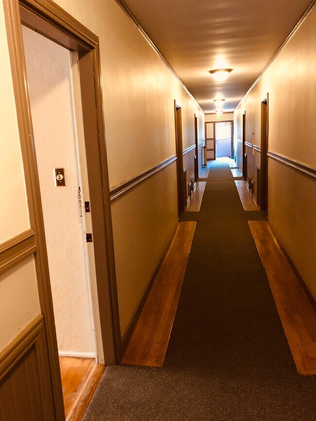 Building Photo - 633 12th Ave E