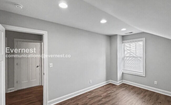 Building Photo - Spacious 3 Bed, 2.5 Bath Home with 2 Car Garage