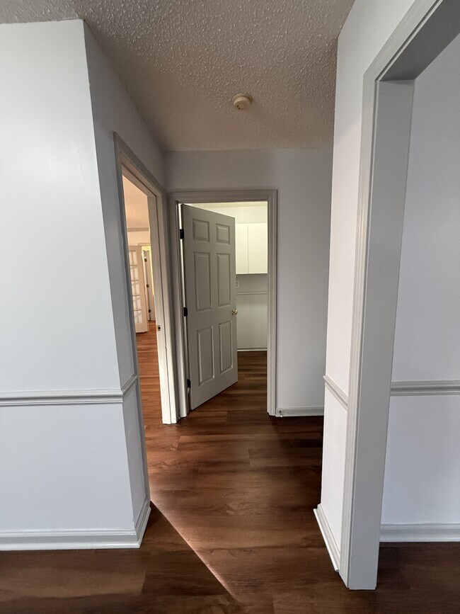 Building Photo - 1008 Old Oatland Island Rd