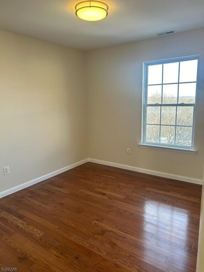 Building Photo - 226 Winding Hill Dr