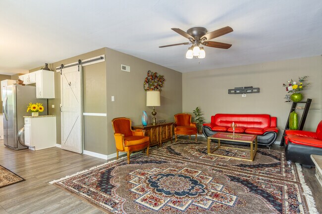 Building Photo - 1126 Tiverton Ct