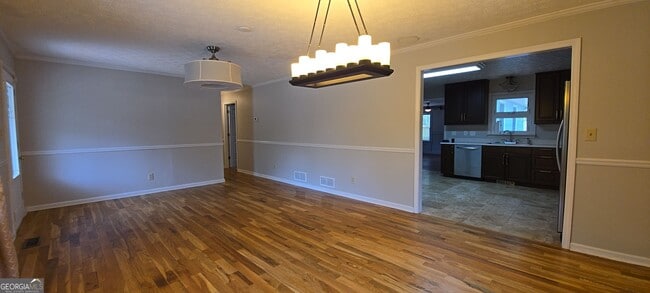 Building Photo - 820 Woodland Dr