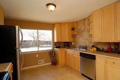 Building Photo - Available Now!  Fantastic 5br/2ba Remodele...