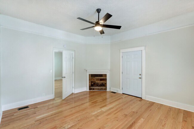 Building Photo - Renovated two bedroom apartment