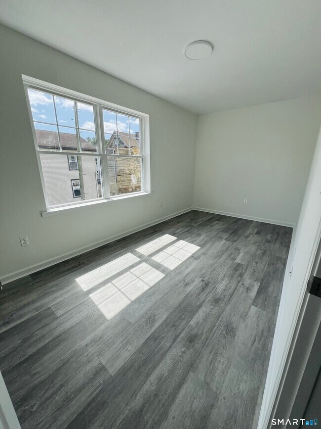 Building Photo - 27 Pearl St