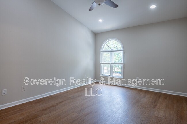 Building Photo - 3994 Elm St