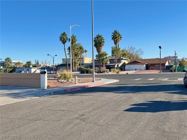 Building Photo - 428 S Beaumont St