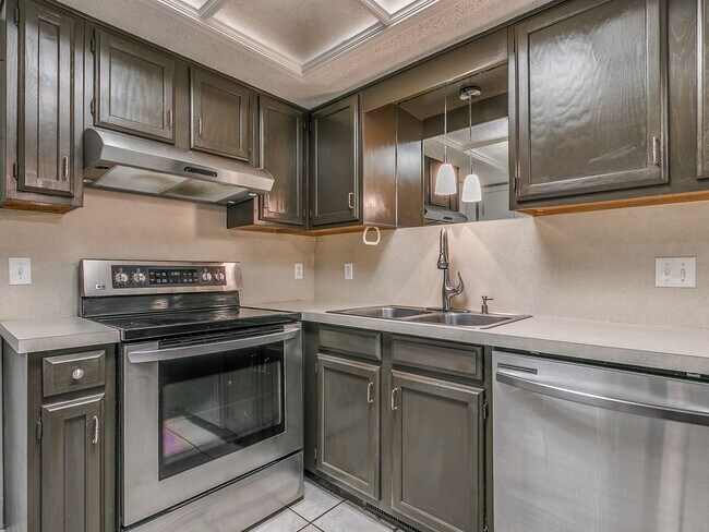 Building Photo - Fair Hill Duplex