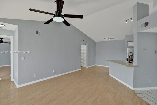 Building Photo - 12760 Vista Isles Dr