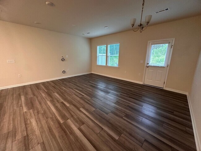 Building Photo - 3BR 2.5BA Townhome in High Point