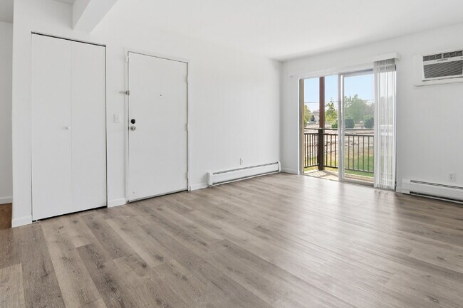 Building Photo - $1,140.95 with $300 off the first month's rent, 1 Bed - 1 Bath, Condo in Denver with Easy Access ...