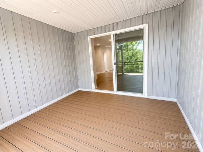 Building Photo - 9802 Oaklawn Blvd NW