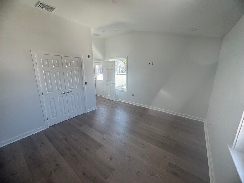 Bedroom - 947 N Providence Rd