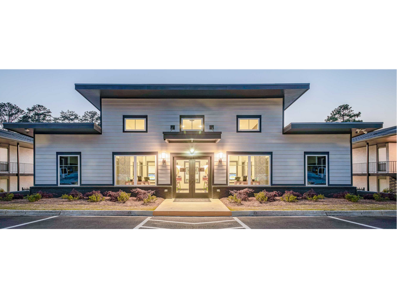 Leasing Center - Grayton on Dean