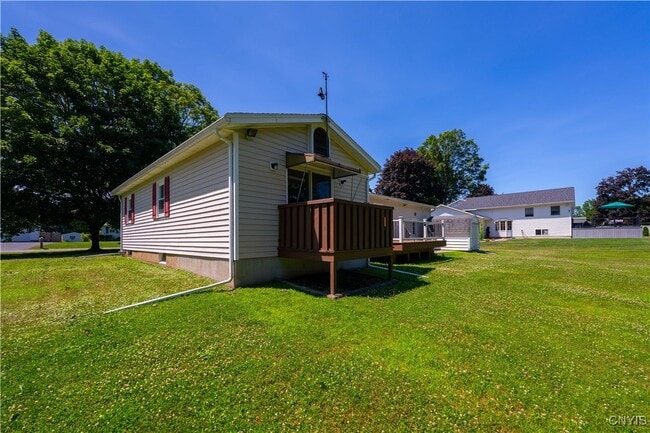 Building Photo - 8686 Maple Ln