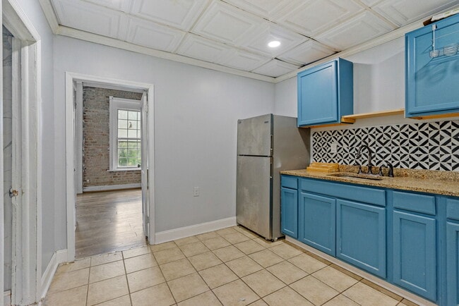 Building Photo - 179 Elk St