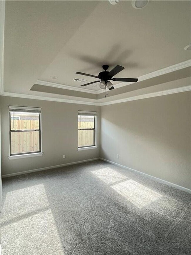 Building Photo - Modern 3-Bed, 2-Bath Home with Fenced Yard