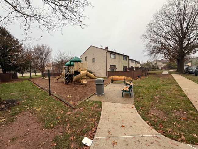 Building Photo - 440 Tall Oak Ln