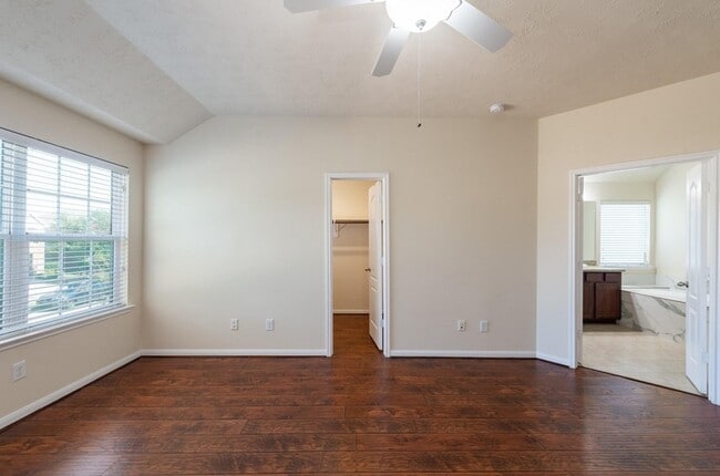 Building Photo - 6402 Addlestone Ridge Ln
