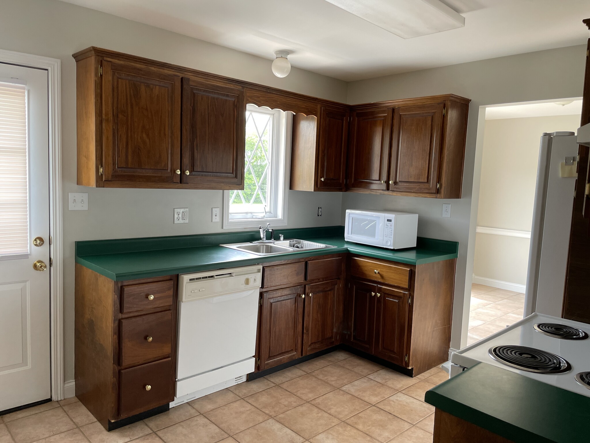 Building Photo - 190 Scarlet Oak Dr.