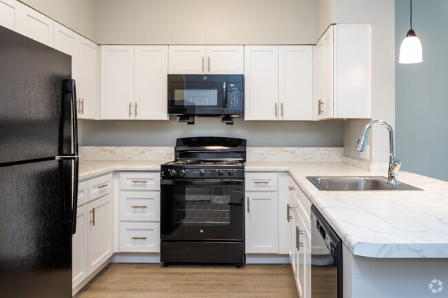 2BR, 2BA - 982SF - Kitchen - Merion Village