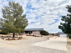 Building Photo - 3BR/2BA/2CG, with DOG RUN 2310 sq.ft. rental in Sierra Vista, AZ