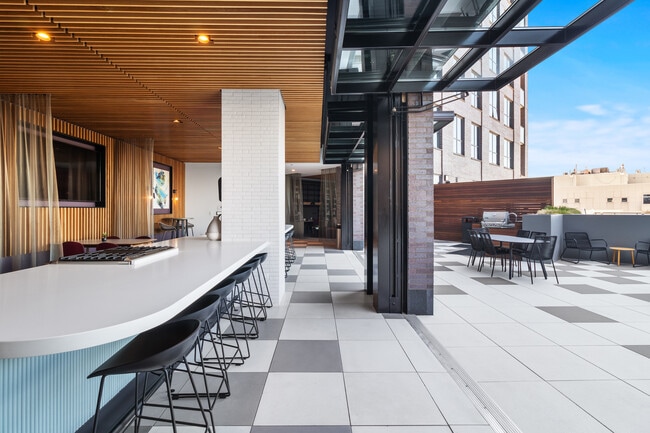 Building Photo - 1040 W Huron St