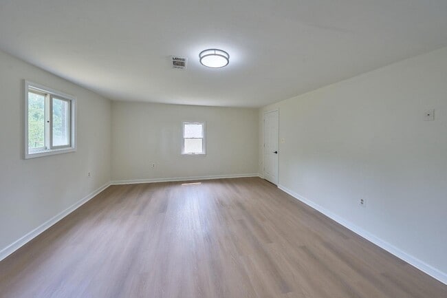 Building Photo - 2924 Gracefield Rd