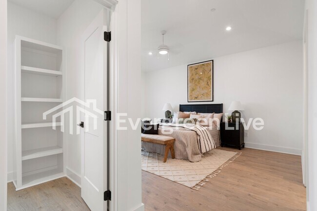 Building Photo - 129 Leggo Ave