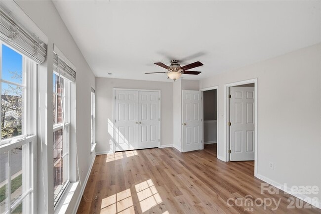 Building Photo - 4957 Sunburst Ln