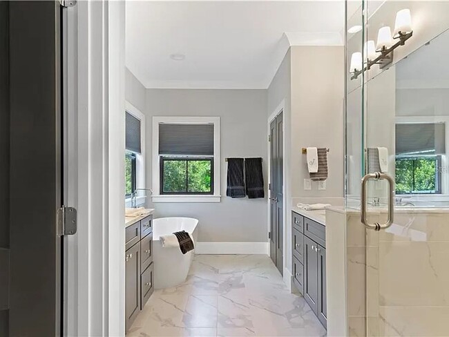 Building Photo - Exquisite 4-Bed, 5.5-Bath Executive Retrea...