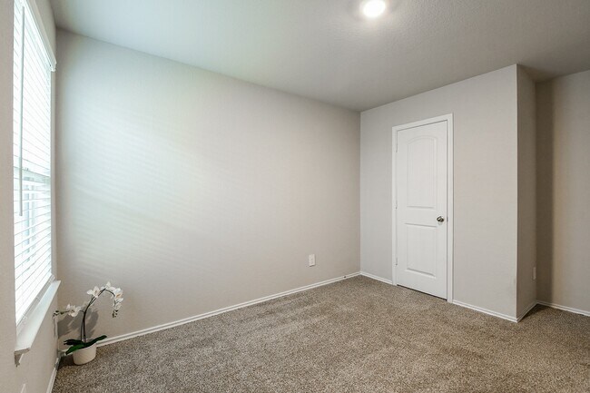 Building Photo - 2407 Poplar Copse Ct
