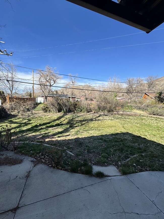 Building Photo - 2 Bed, 2 Bath Home