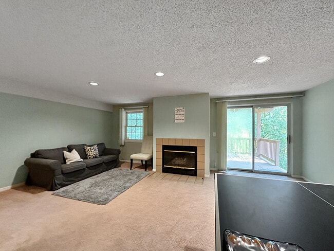 Building Photo - 41589 Sleepy Hollow Dr