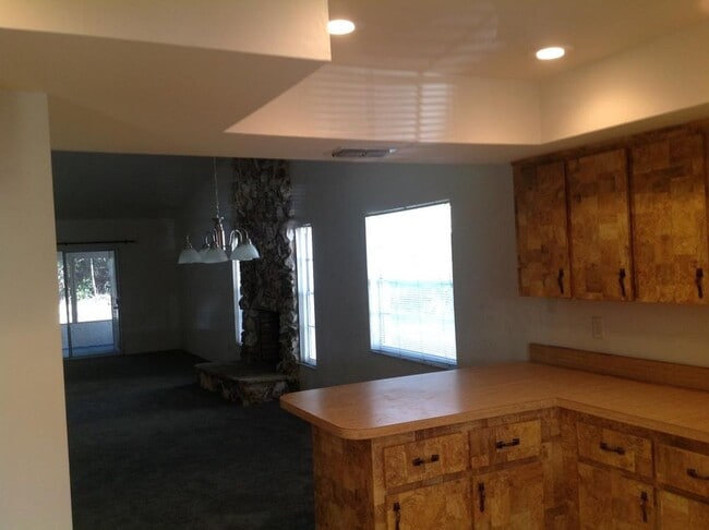 Building Photo - 6 Red Maple Cir
