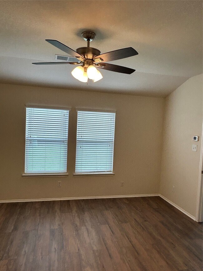 Building Photo - 5327 Stonegate Dr