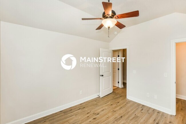 Building Photo - 3 Bedroom Pet-Friendly Home in HUNTSVILLE, AL with Main Street Renewal