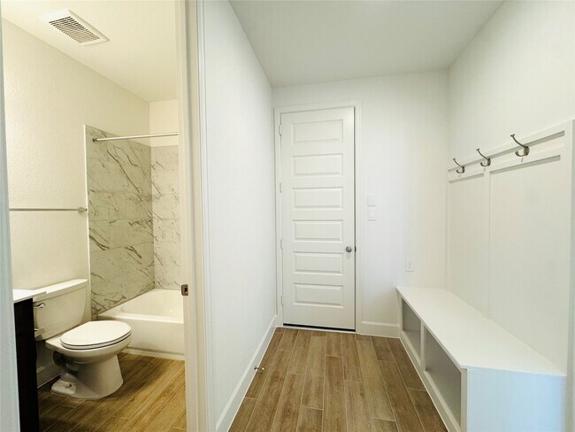 Building Photo - 4418 Noah Grv Ln