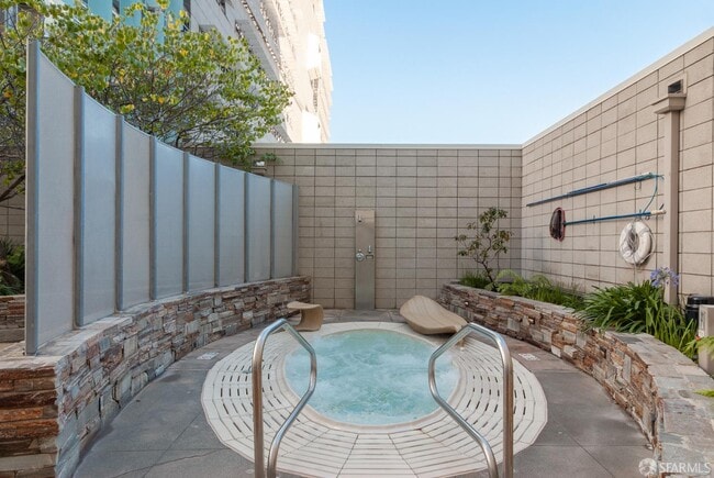 Building Photo - 1160 Mission St