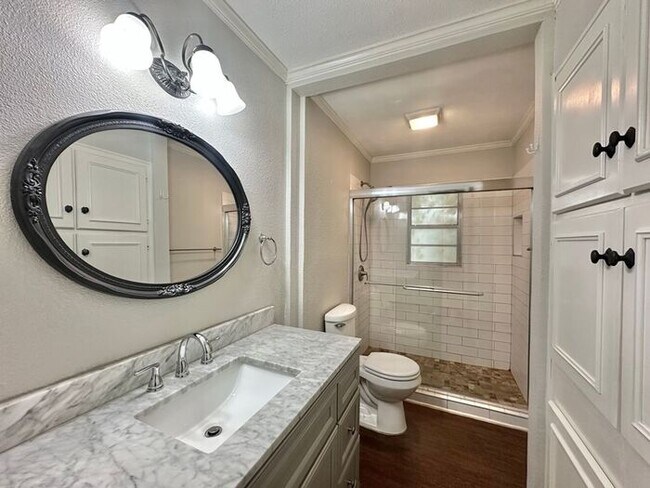 Building Photo - Spacious 3-Bed, 2-Bath Home with Large Sho...