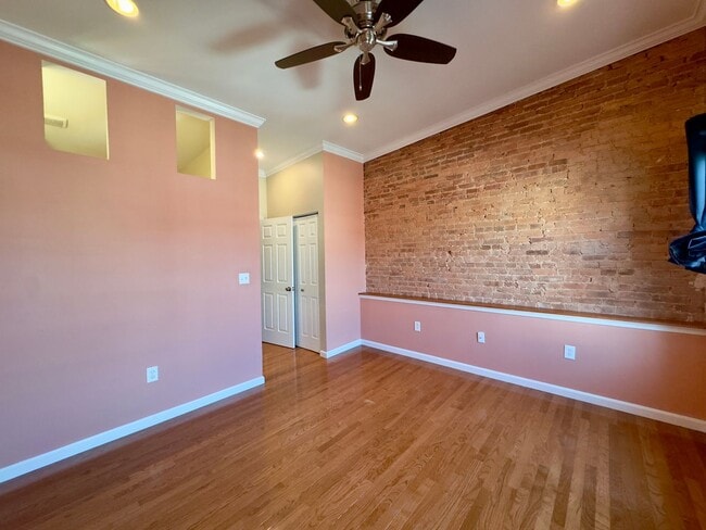 Building Photo - 415 S Bouldin St