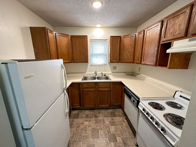 Interior Photo - 121 Howard