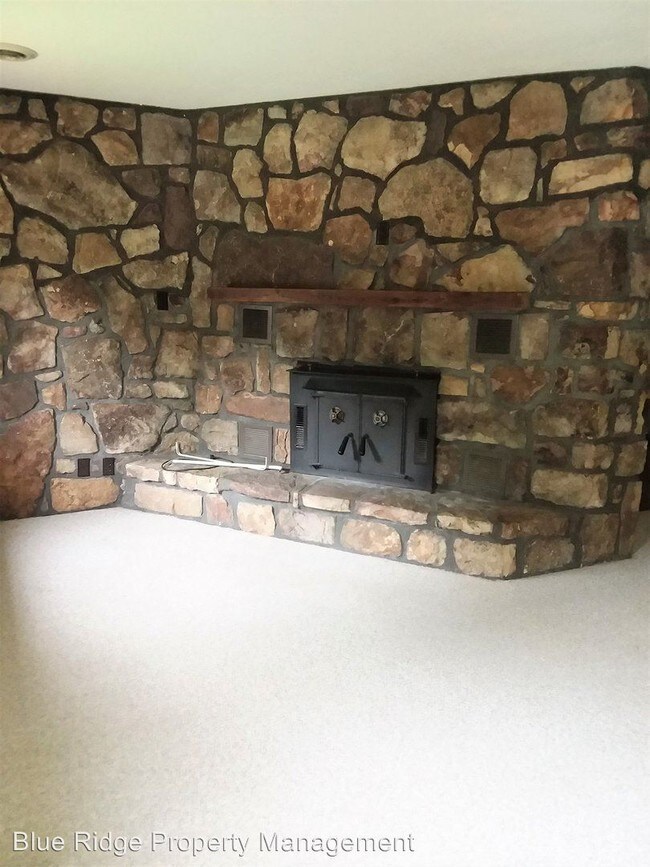 Building Photo - 2 br, 2.5 bath House - 154 Ridge Haven Drive