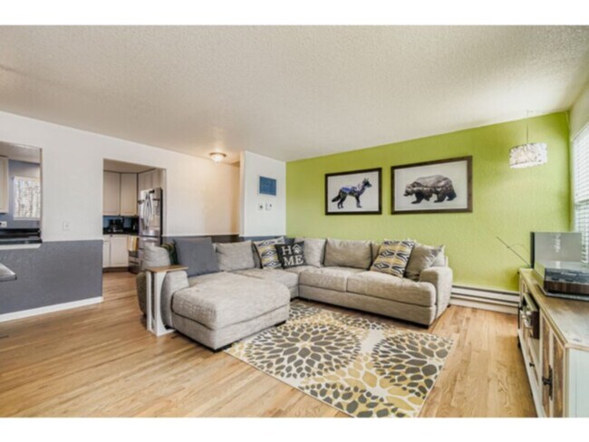 Building Photo - 10922 Forest Cir