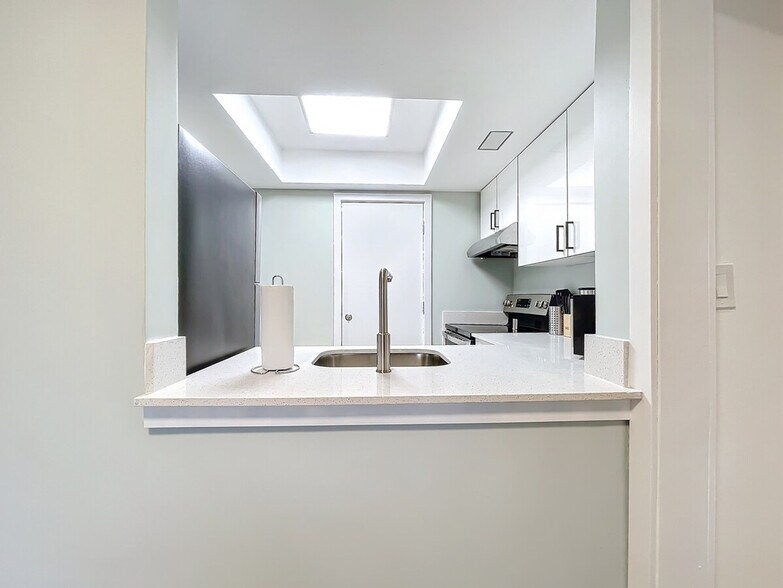 Building Photo - 1401 SE 15th St