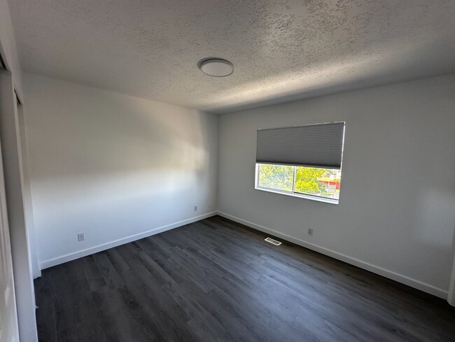 Building Photo - Charming 3-Bedroom Home for Rent in a Tran...